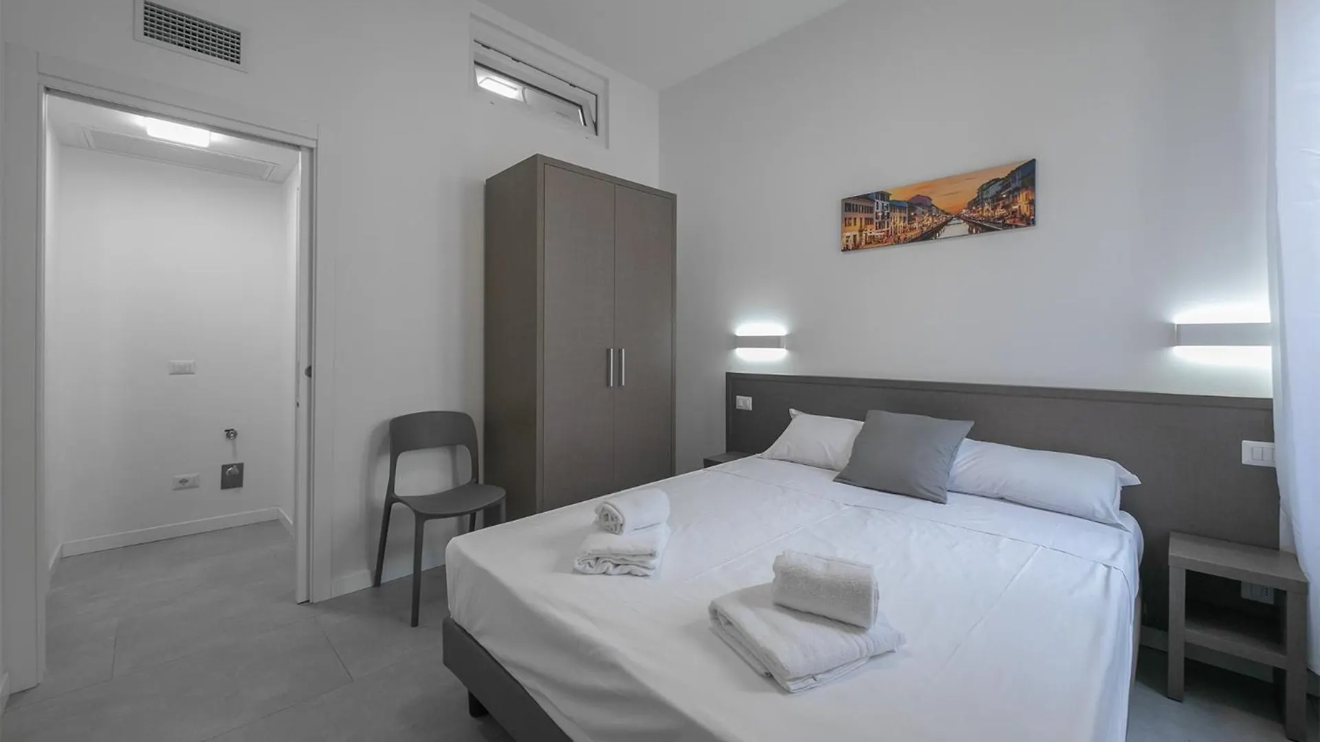 Eleven Suites - Cozy Apartments Milan 0*,  Italy