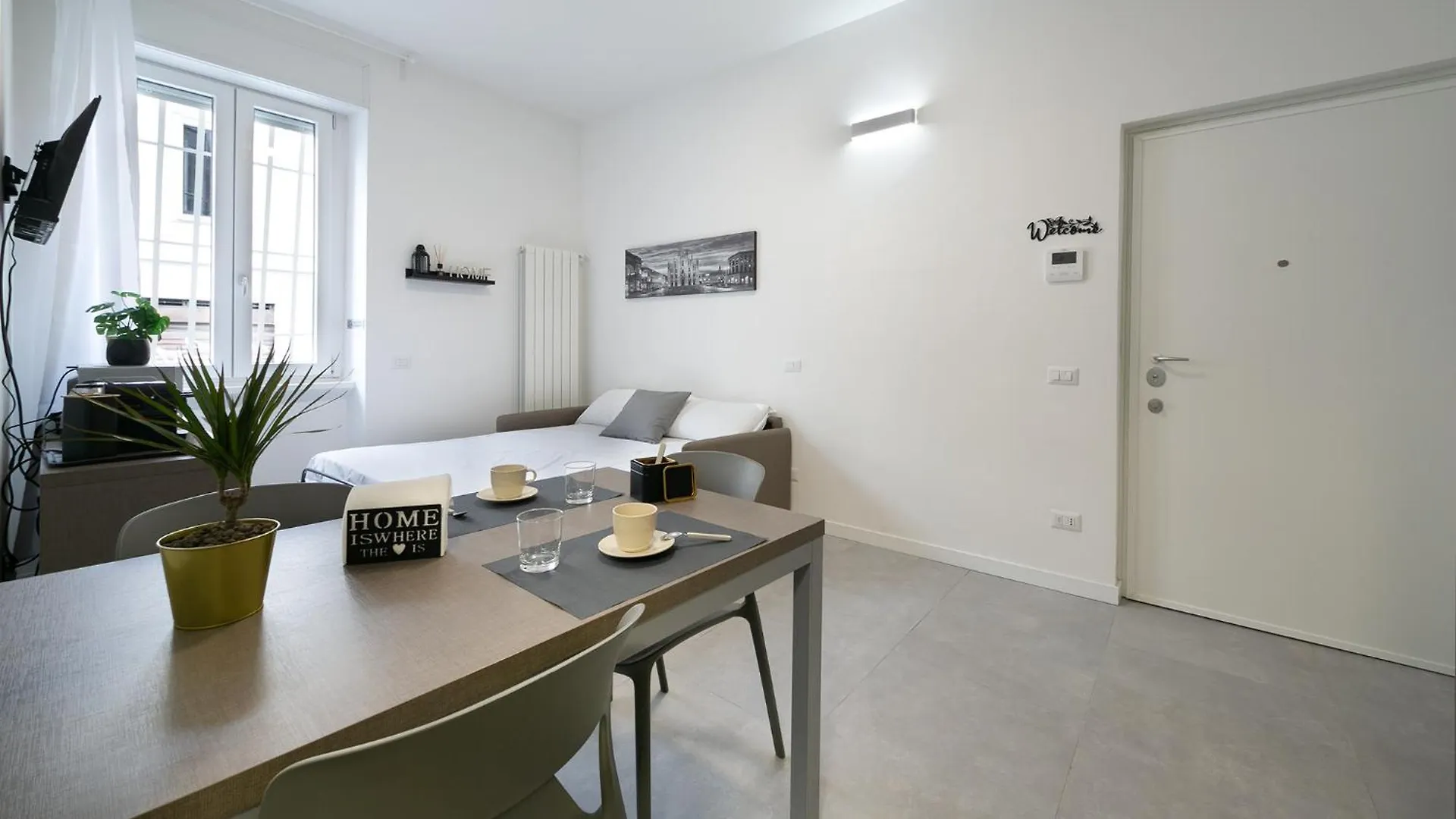 Eleven Suites - Cozy Apartments Milan 0*,  Italy